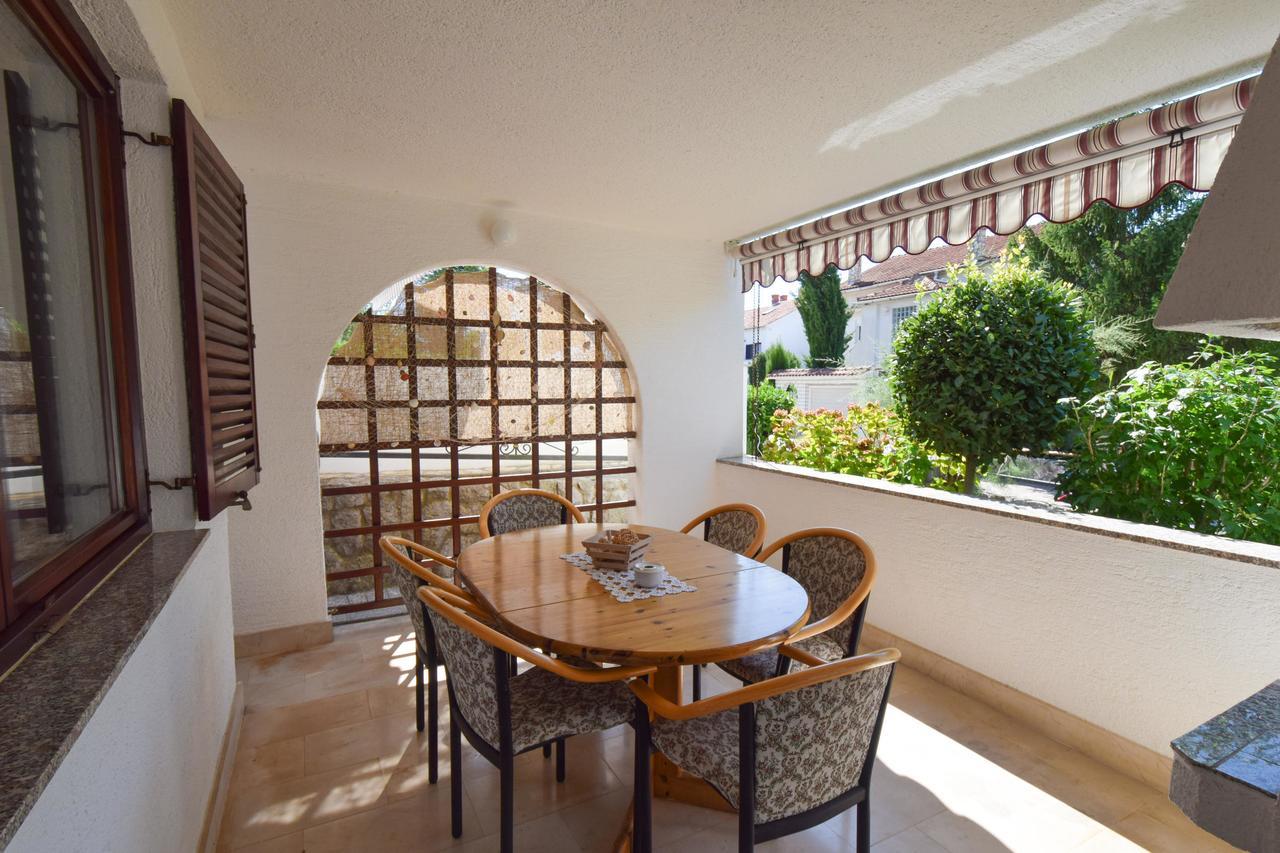 Apartment Petrlin Malinska Exterior foto